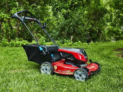 Best Self-Propelled Lawn Mowers for Ultimate Comfort and Maneuverability